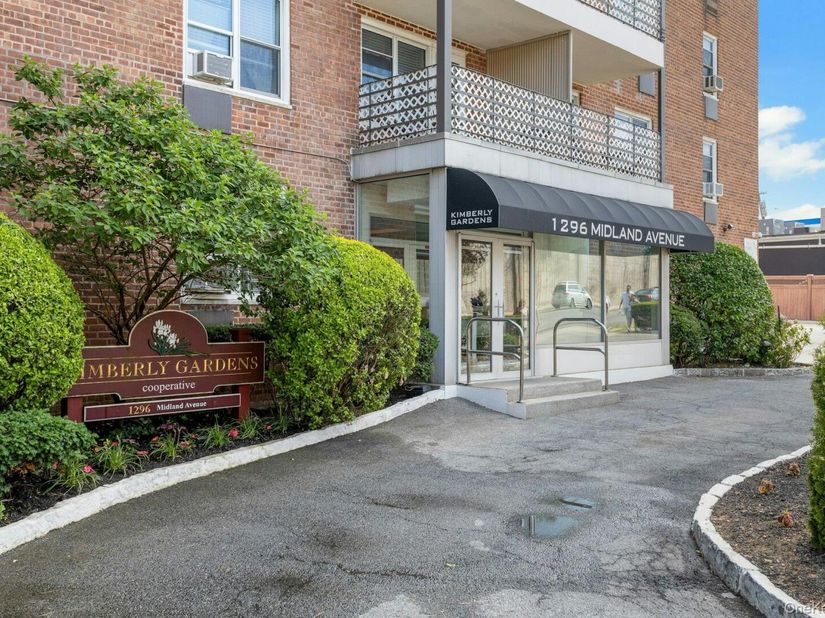 1296 Midland Avenue L2, Yonkers NY 10704