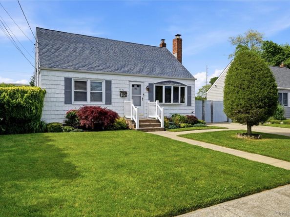 40 Lombardi Place, Amityville NY 11701