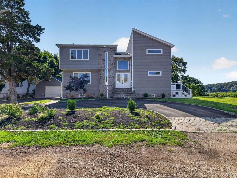 35 Adams Avenue, Bayville NY 11709