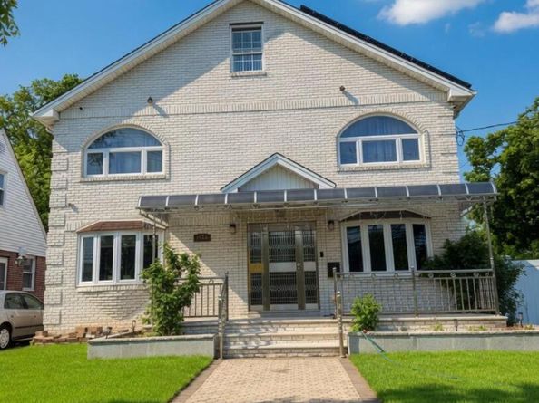 76-53 271st Street, New Hyde Park NY 11040