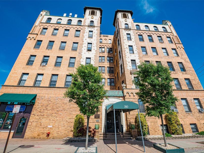 310 Riverside Boulevard 3i, Long Beach NY 11561