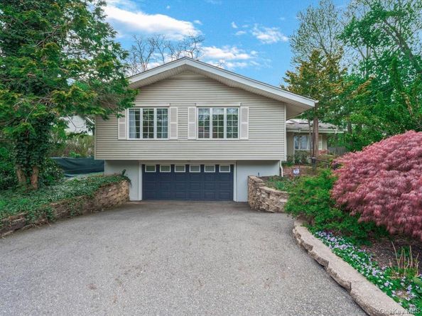 69 Roger Drive, Port Washington NY 11050