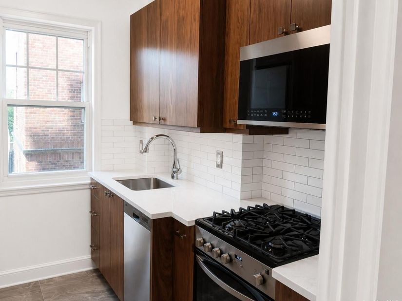 120 Cabrini 43, New York (Manhattan) NY 10033