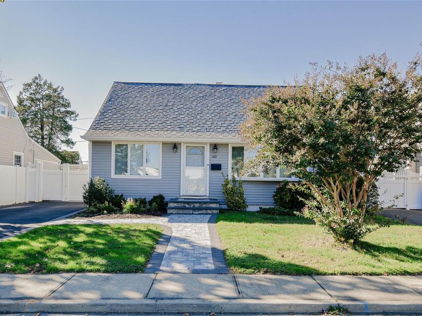 60 Vincent Road, Hicksville NY 11801