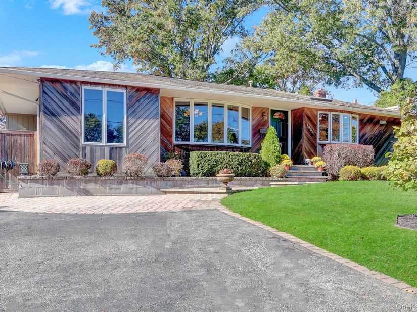 1534 Agate Street, Bay Shore NY 11706