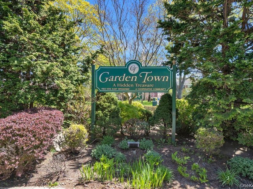 1193 East Broadway M24, Hewlett NY 11557