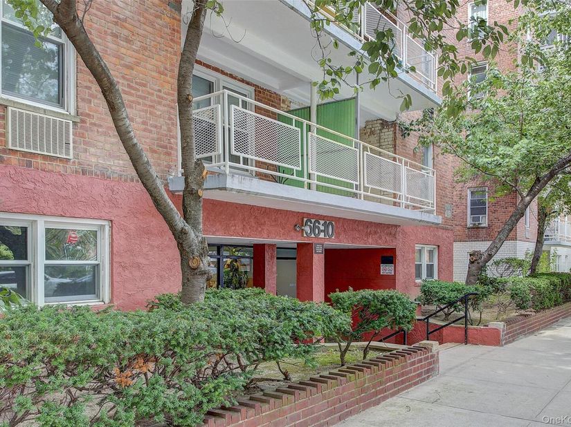 66-10 Thornton Place 1L, Forest Hills NY 11375