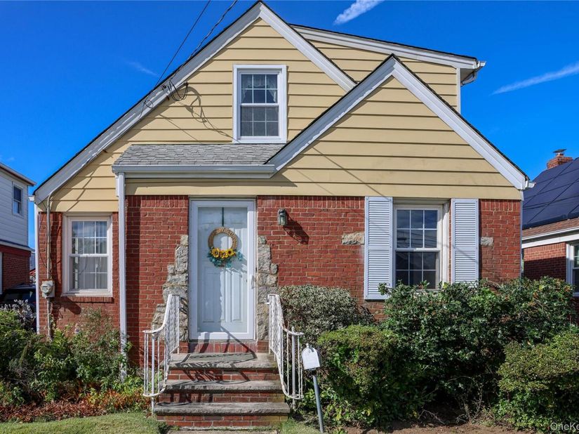 28 Putnam Avenue, Valley Stream NY 11580