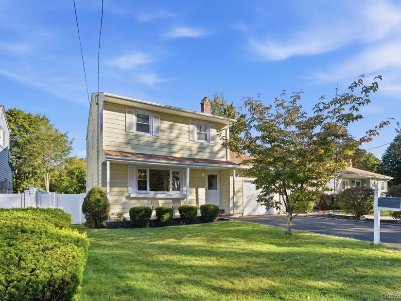 249 E 17th Street, Huntington Station NY 11746