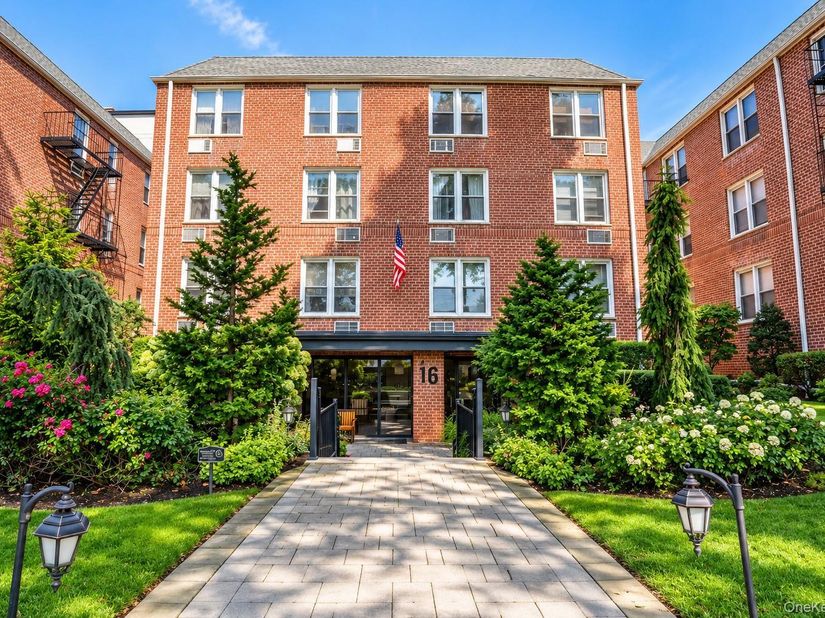 16 Main Street 1Q, East Rockaway NY 11518
