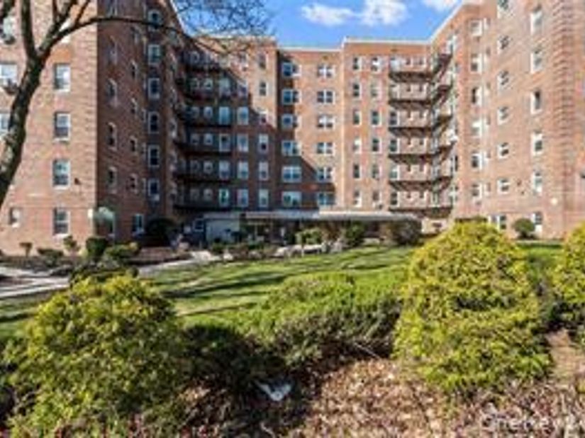 84-50 169th Street 418, Jamaica Hills NY 11432
