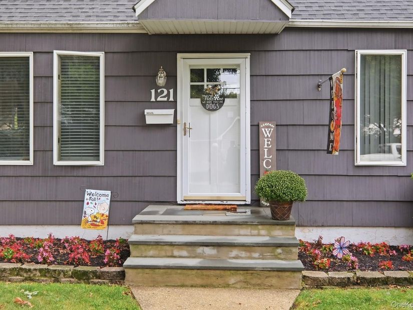 121 N Delaware Avenue, Lindenhurst NY 11757