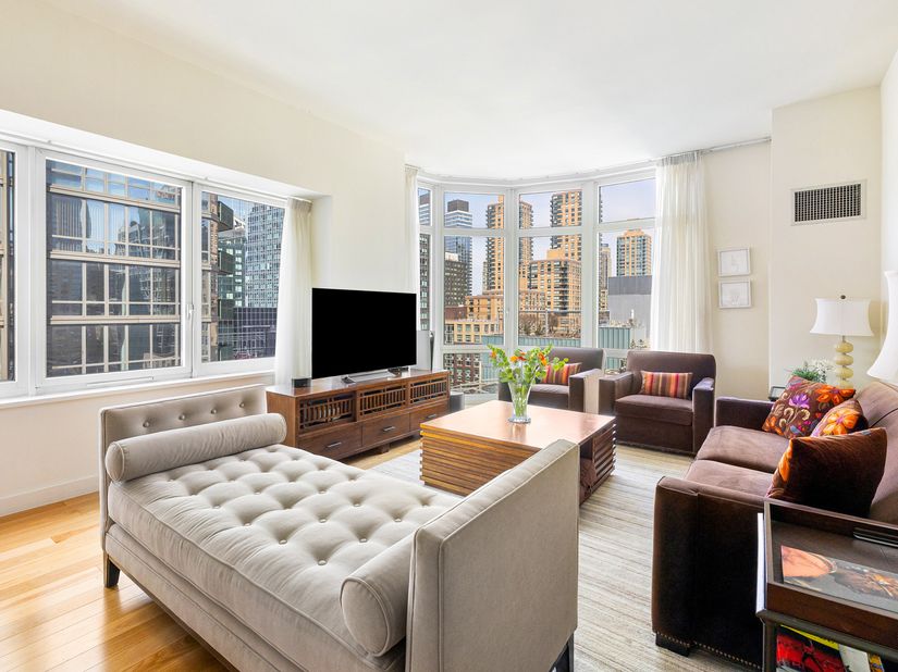555 West 59th Street 15B, New York NY 10019