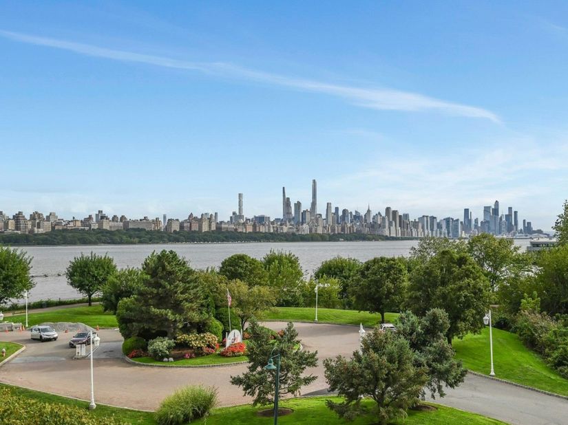 333 The Promenade, Edgewater NJ 07020