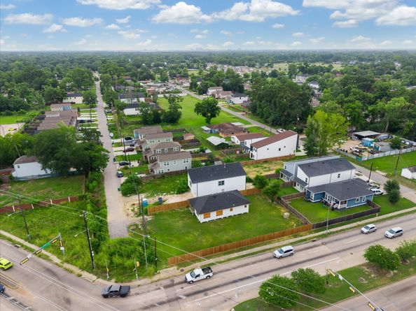 7702 Sealey Street, Houston TX 77088