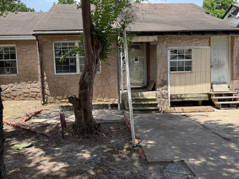 1130 Hoffman Street, Houston TX 77020