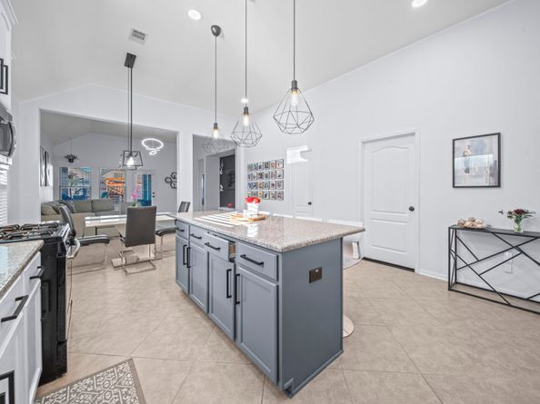 2611 Winding Creek Way, Conroe TX 77385