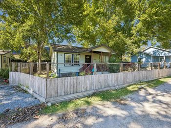 1218 & 1216 Paul Quinn Street