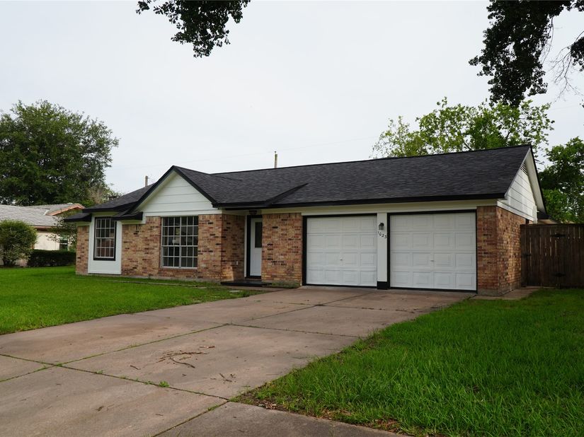 1023 Twinbrooke Drive, Houston TX 77088