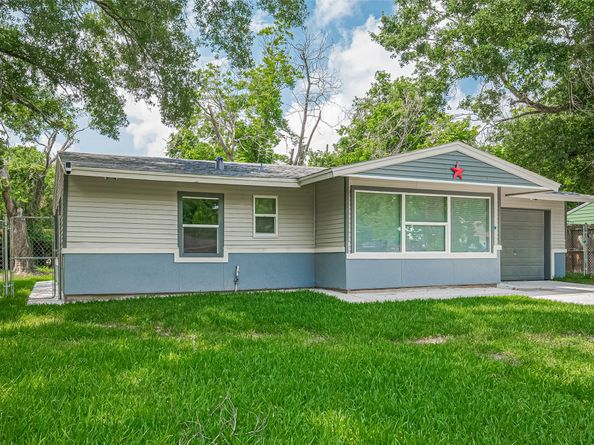 6058 Lyndhurst Drive, Houston TX 77033