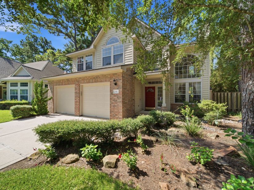 96 E Lakeridge Drive, The Woodlands TX 77381