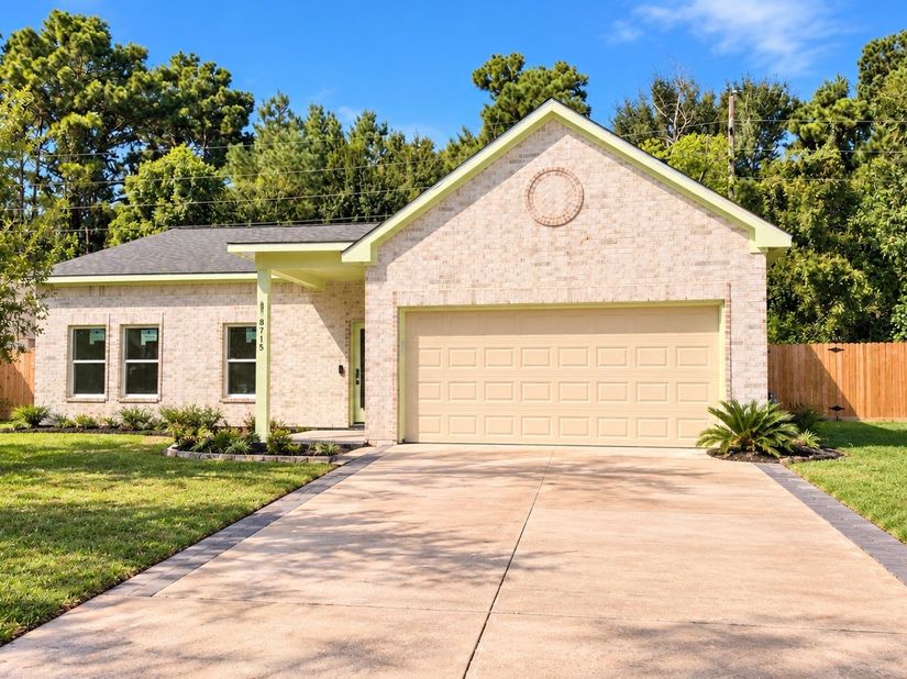8715 Victoria Forest Drive, Houston TX 77088