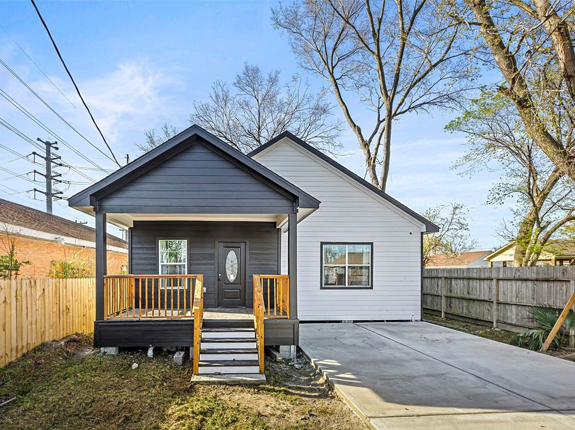 8824 Leander Street, Houston TX 77012