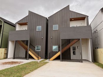 326 1/2 Clearwater A-B Street