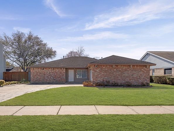 15815 Amapola Drive, Houston TX 77083