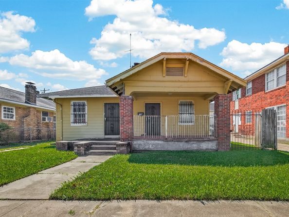 4016 Woodleigh Street, Houston TX 77023