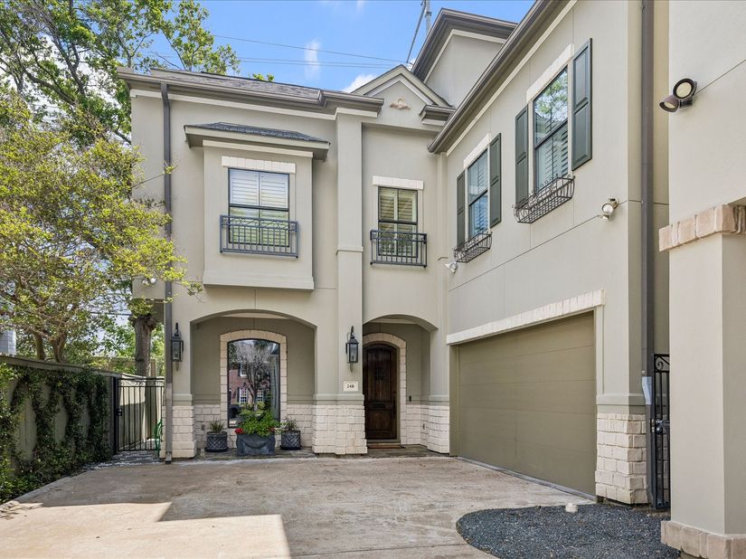 24 Hackberry Lane B, Houston TX 77027