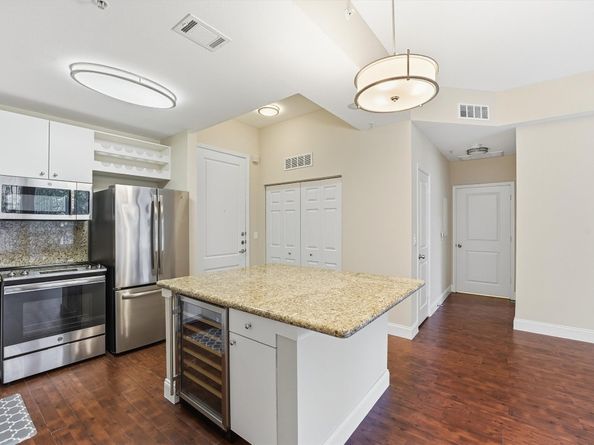 3505 Sage Road 208, Houston TX 77056