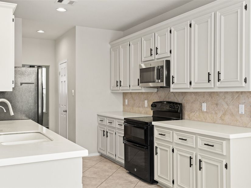 9611 Oxford Grove Drive, Houston TX 77095