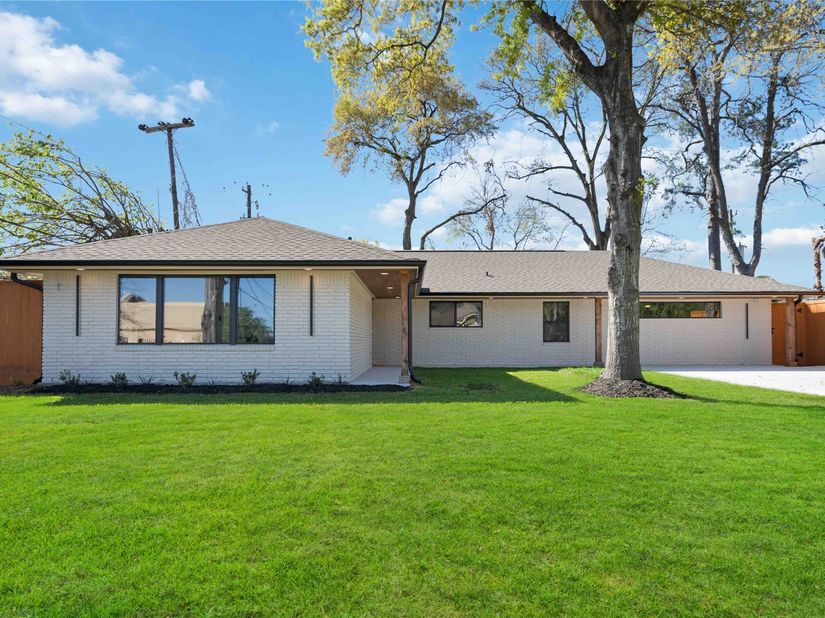10111 Brinwood Drive, Houston TX 77043