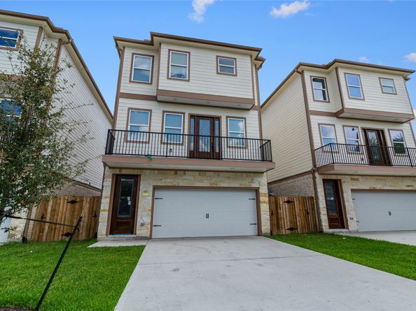 2204 Hoskins Drive, Houston TX 77080