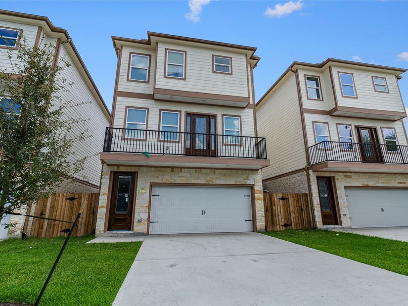 2204 Hoskins Drive, Houston TX 77080