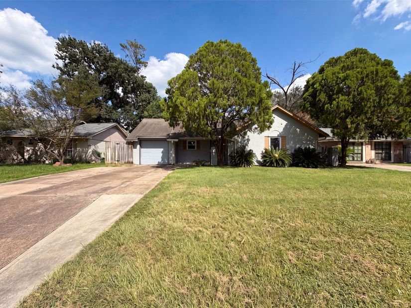 9314 Deanwood Street, Houston TX 77040