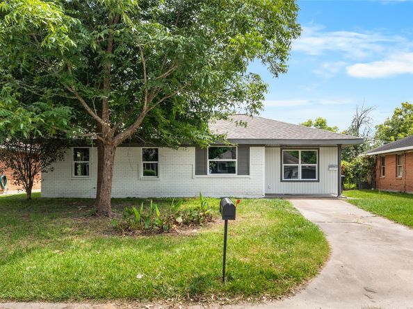 3048 Briarwick Lane, Houston TX 77093