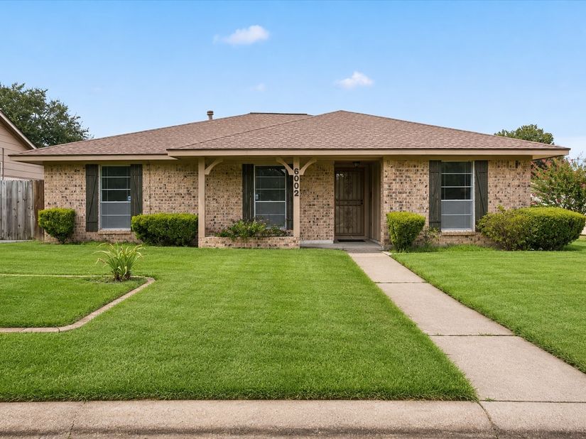 6002 Weeping Willow Road, Houston TX 77092
