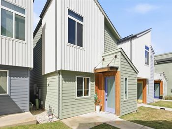 814 N Bluff DR