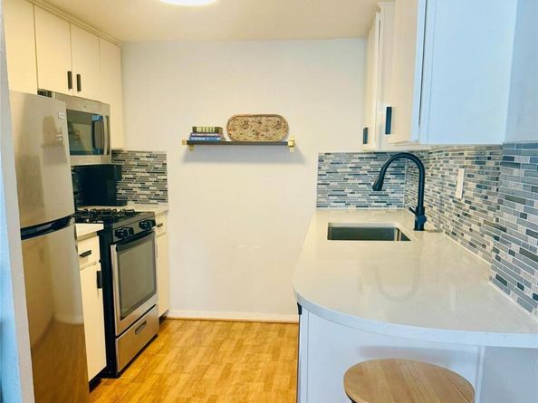 1800 Lavaca ST A305, Austin TX 78701