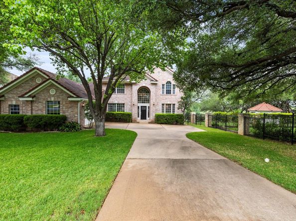 37 Waterfall DR, The Hills TX 78738