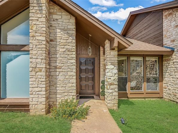 302 Seawind ST, Lakeway TX 78734