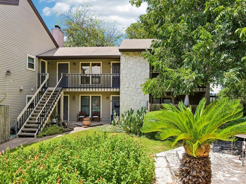 2412 Enfield RD 8, Austin TX 78703