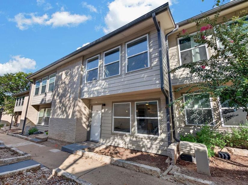 2124 Burton DR 133, Austin TX 78741