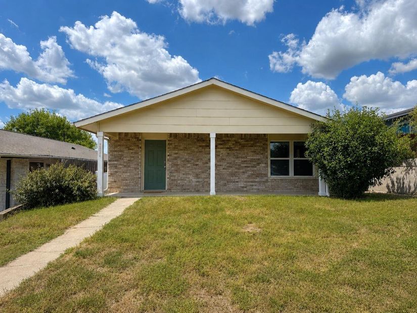 5624 Signal PT, Austin TX 78724