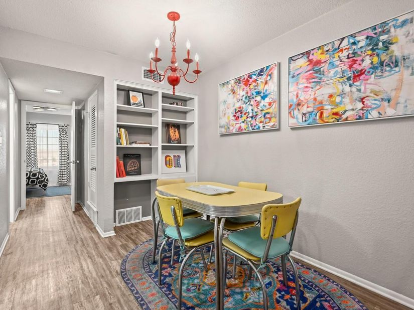 2425 Ashdale DR 78, Austin TX 78757