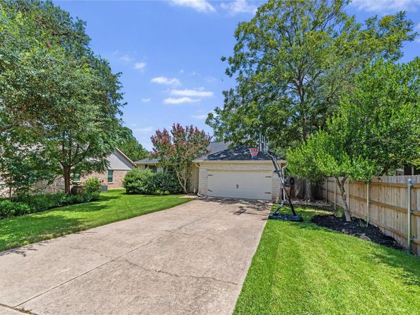 9131 Edwardson LN, Austin TX 78749