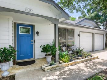 600 Live Oak DR