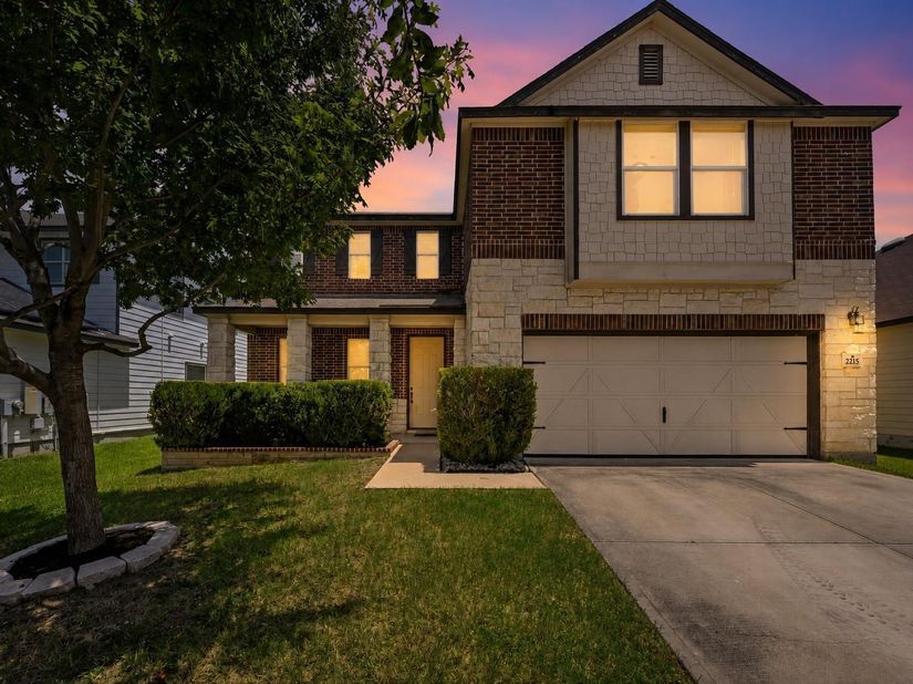 2215 McCombs ST, Georgetown TX 78626